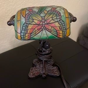 Vintage butterfly hand painted lamp
An excellent, banker desk lamp.